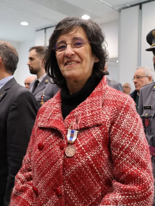 Luísa Sales honoured by the Portuguese Army<span id="edit_47796"><script>$(function() { $('#edit_47796').load( "/myces/user/editobj.php?tipo=destaque&id=47796" ); });</script></span>